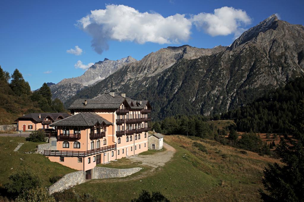Locanda Locatori Passo del Tonale Exterior foto